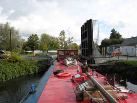 Lifting bridge
